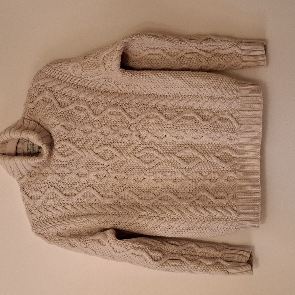 G.h.bass oatmeal color turtle neck sweater in large vintage but  not worn